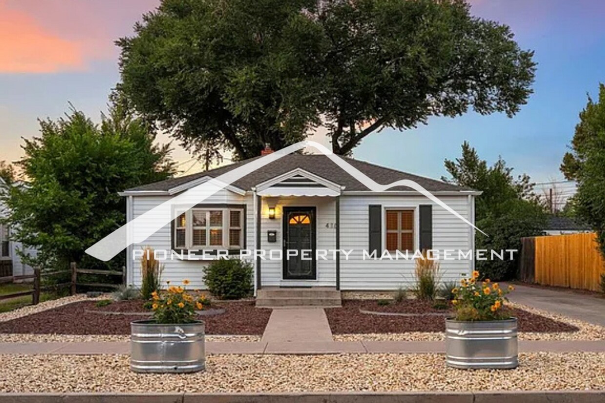 Foto principal - Downtown Charm with Private Yard, Oversized Garage and AC