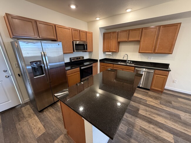 Foto del edificio - 885 E 98th Ave