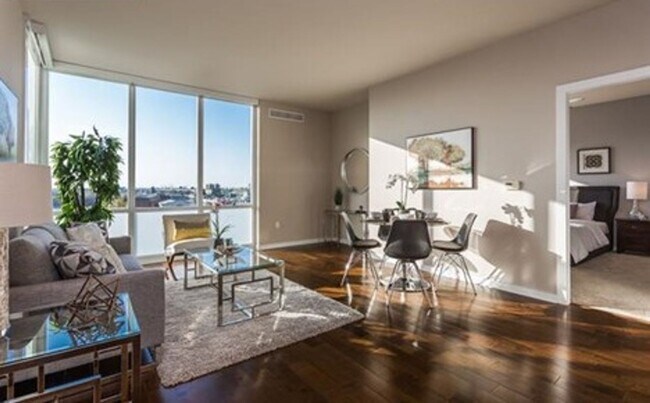 Foto del edificio - Modern Two Bedroom Condo