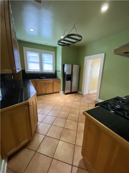 Foto del edificio - 718 E 48th St