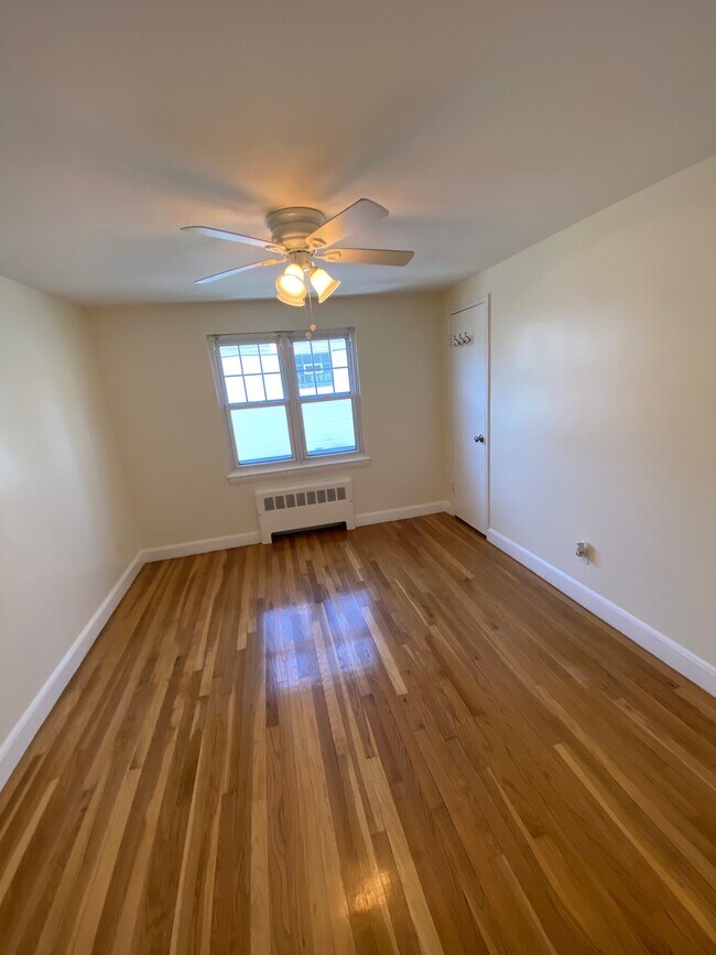 Foto del edificio - 557 Main St