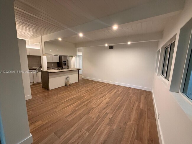 Foto del edificio - 6851 SW 77th Terrace