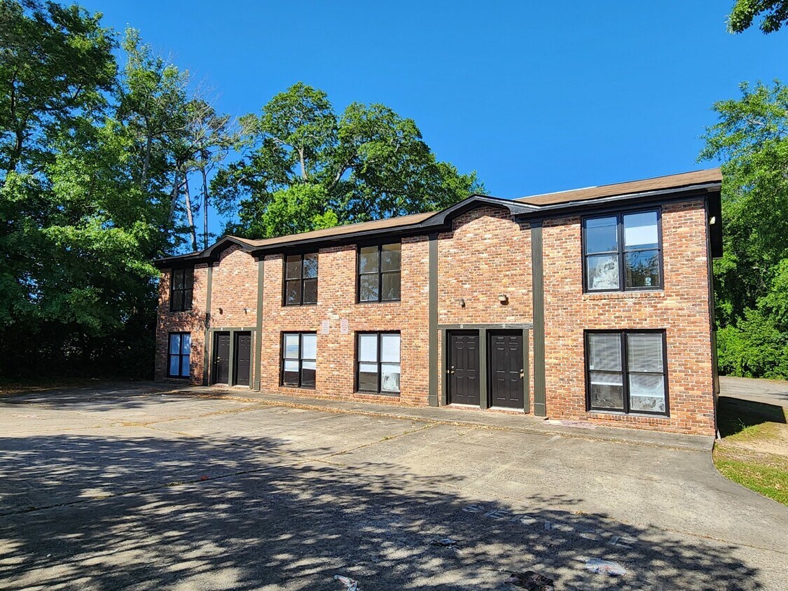 Primary Photo - 3660 Maryland Cir