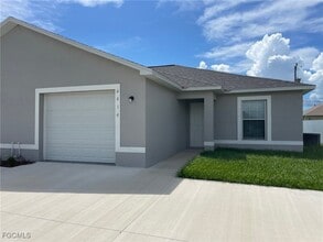 Building Photo - 4414 SW 8th Ct