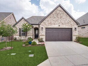 Building Photo - 4300 Carrera Dr