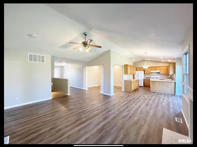 Foto del edificio - 1919 English Oak