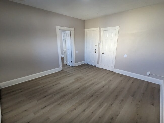 Building Photo - 242 S High St