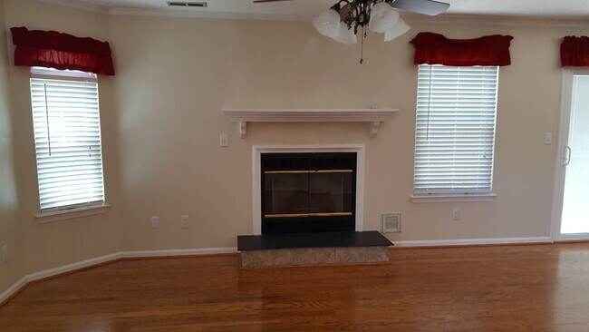 Foto del edificio - 2 bedroom Condo close to Military Bases and Shore Dr