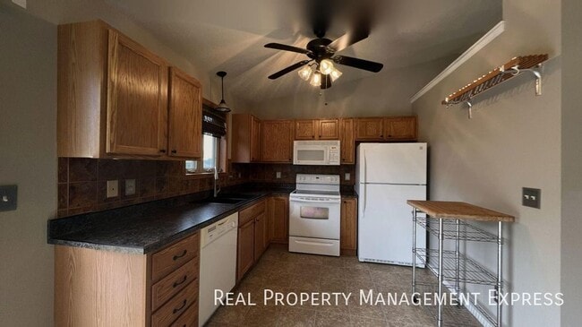 Foto del edificio - Functional Living: 3 Beds, 2 Baths, Ample ...
