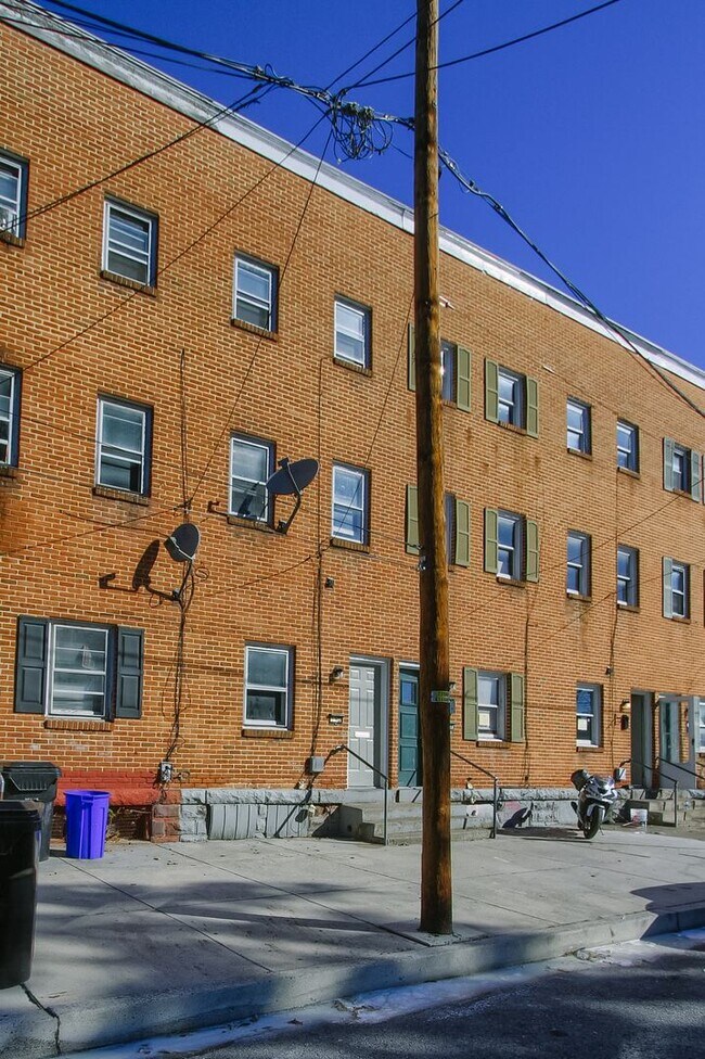 Foto del edificio - 3 Bedroom/ 2 Bath Townhome in Midtown