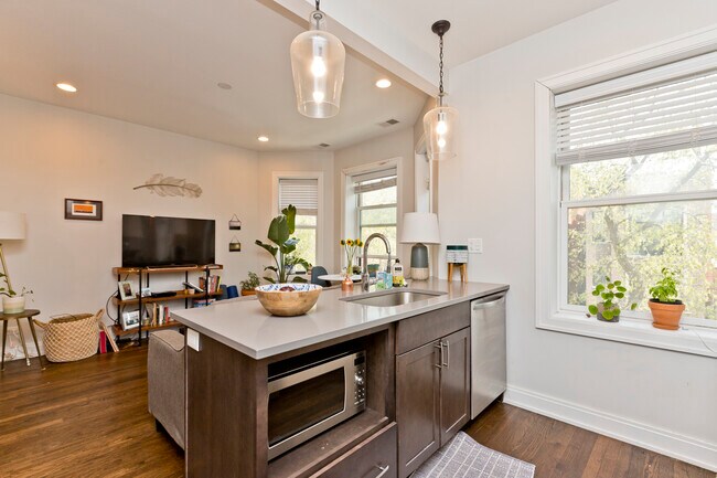 Foto del edificio - 856 N Hermitage Ave