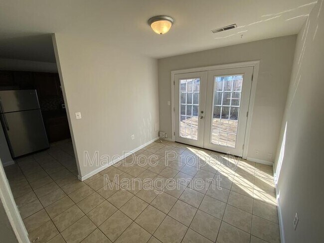 Building Photo - 810 Bellows Ave