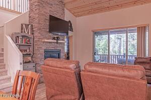 Building Photo - 461 S Spirea Ln