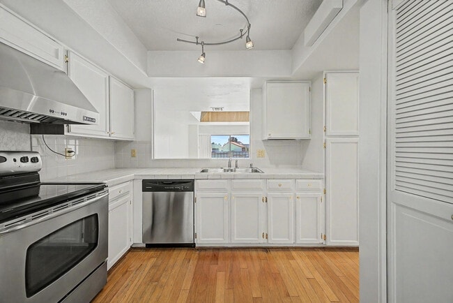 Building Photo - 5736 N 25th St
