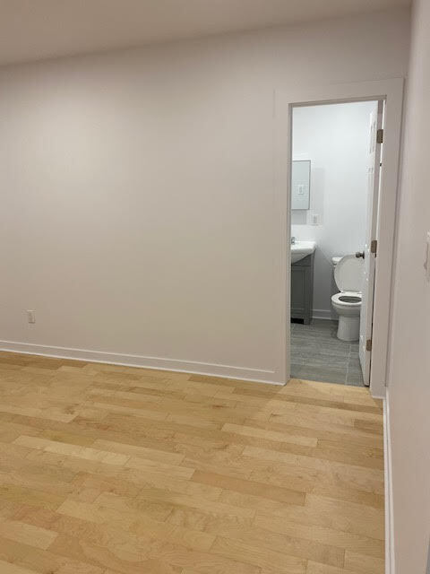 Photo du bâtiment - 5491 Av. Victoria