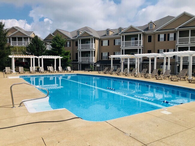 Building Photo - Suncrest Village- 3 Bedroom, Bonus Room and 3.5 Bathroom Townhome- Available Now, May or June!