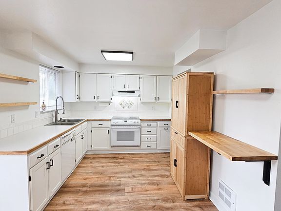 Foto del edificio - 27309 W Tucker Prairie Rd