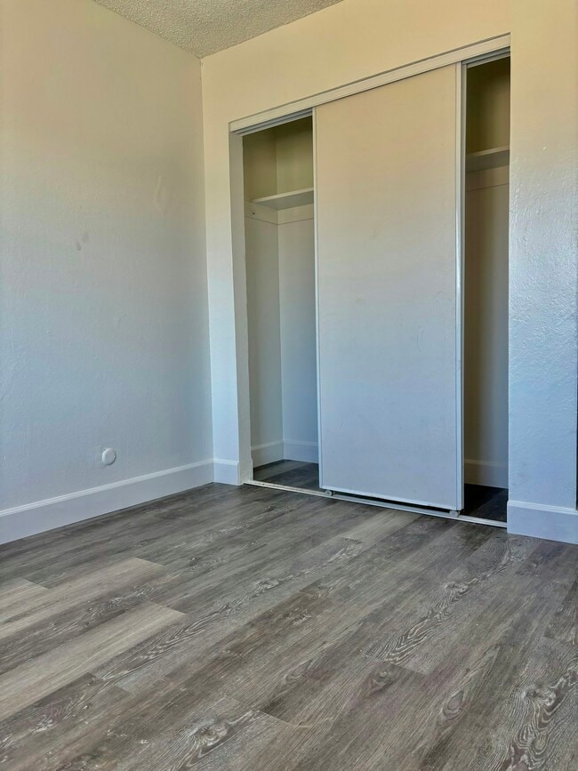 Foto del edificio - 1331 Pinetree Dr