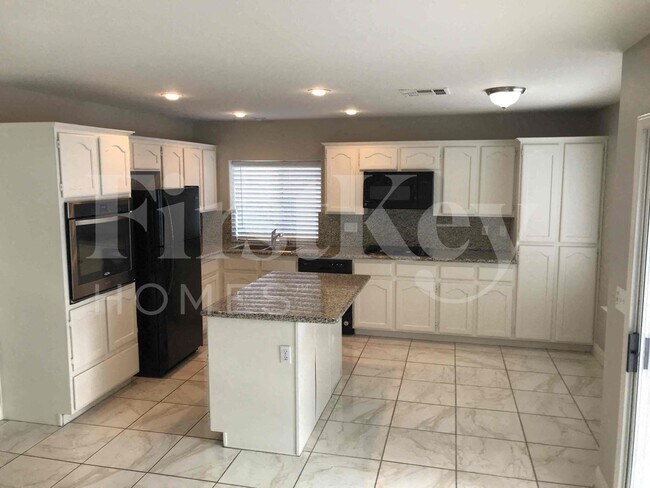 Foto del edificio - 8041 Hilliard Ave