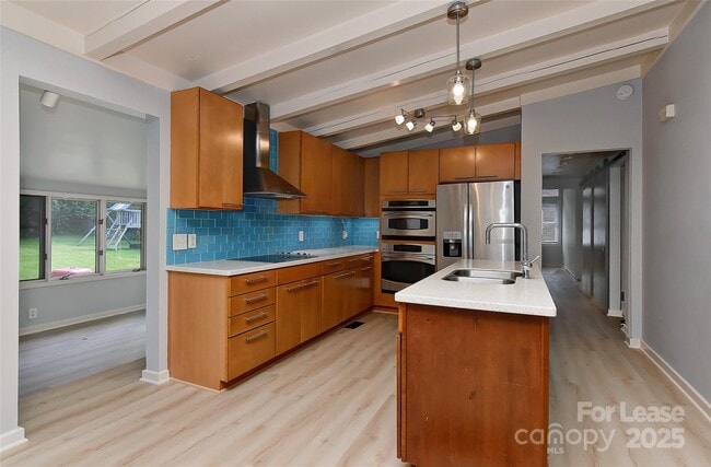 Foto del edificio - 3111 Spring Valley Rd