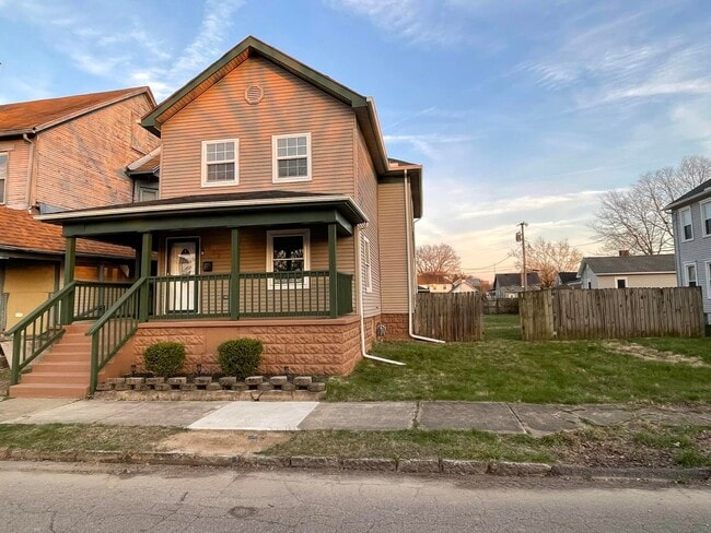 Photo - 332 E Lincoln St House