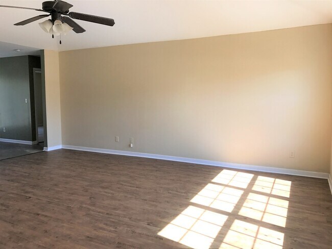 Building Photo - 9045 Whispering Pines Blvd