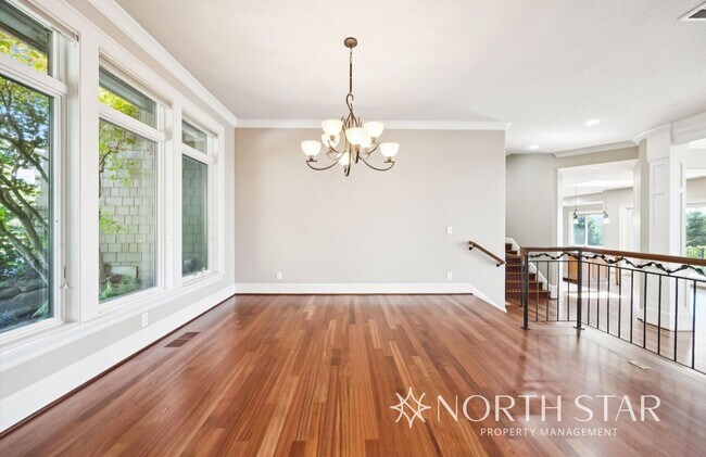 Building Photo - Executive Estate in Atherton Heights with ...