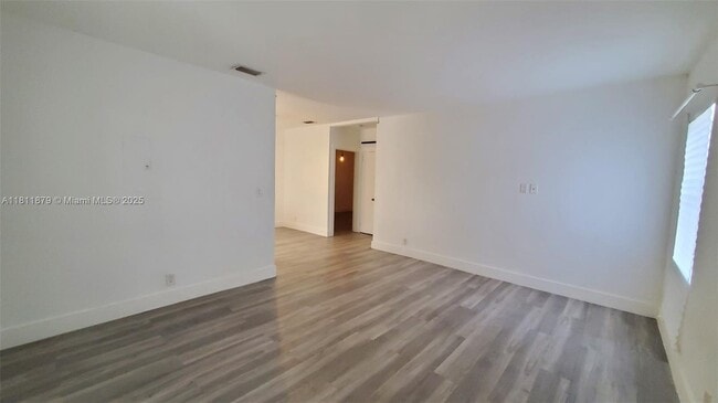 Foto del edificio - 275 NW 46th St