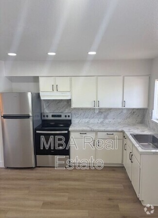 Building Photo - 5040 N 18th Ave