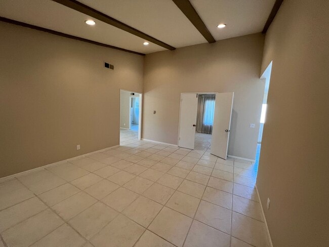 Building Photo - Well Located Home in Camarillo, CA