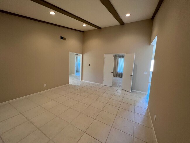 Foto del edificio - Well Located Home in Camarillo, CA