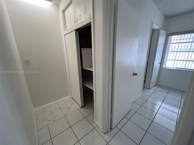 Building Photo - 1365 W 63rd St