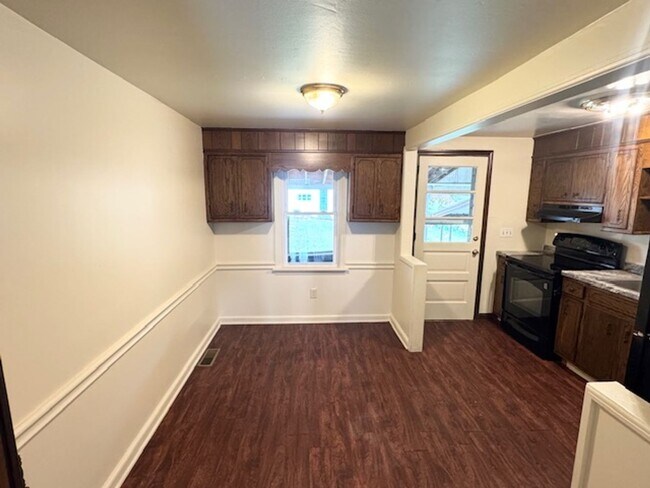 Foto del edificio - 2 Bedroom Townhome with Detached Garage