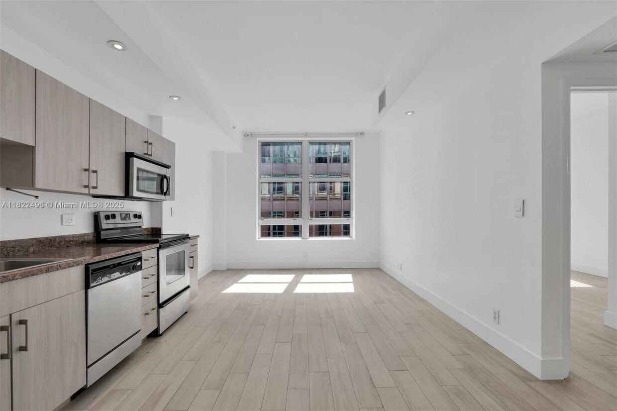Building Photo - 111 E Flagler St