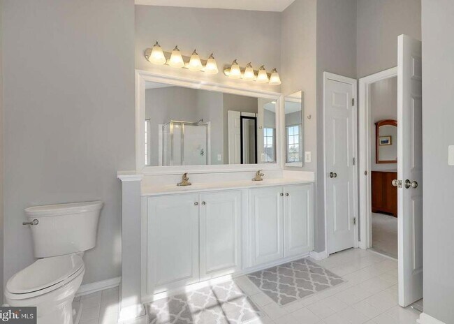 Foto del edificio - 6805 Rathbone Pl