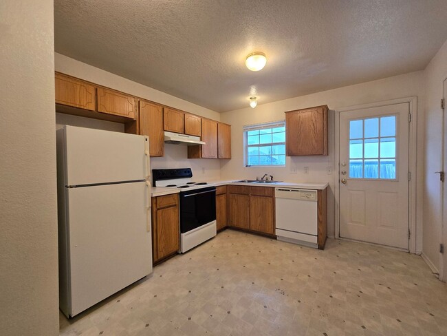 Foto del edificio - RENT SPECIAL - AVAILABLE NOW!