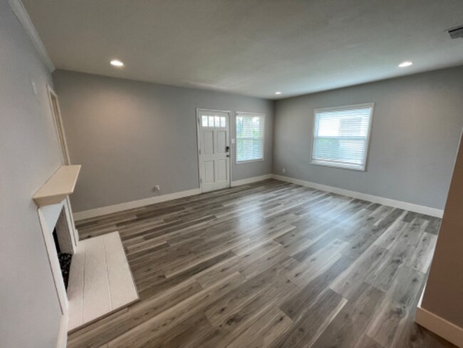 Foto del edificio - 2288 Stearnlee Ave