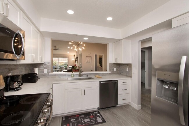 Building Photo - 164 Desert Falls Dr E