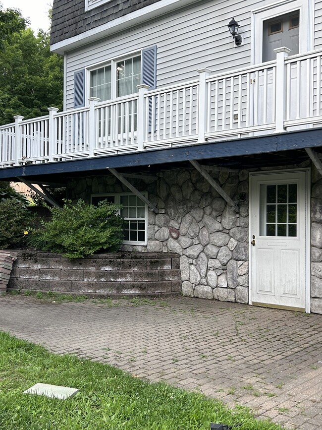 Building Photo - 73 Jericho Rd