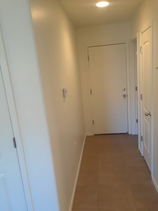 Building Photo - 3 Bedroom - 2.5 Bath - 1605 Sq Ft - Rancho Sahuarita Community - Sahuarita