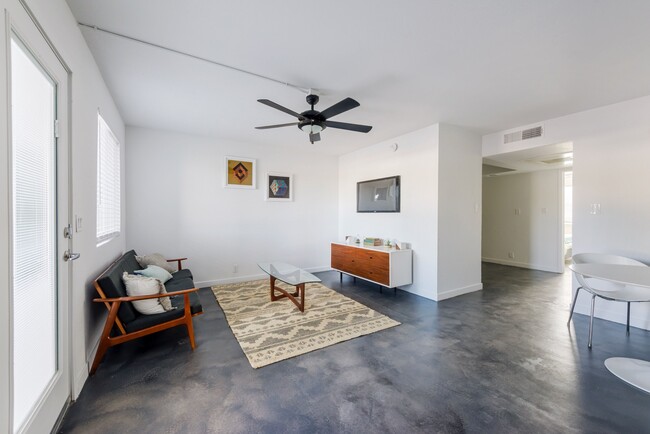 Building Photo - 4117 N 15th Ave