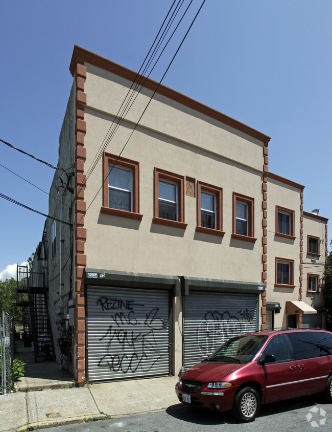 Building Photo - 73-75 Thompson St