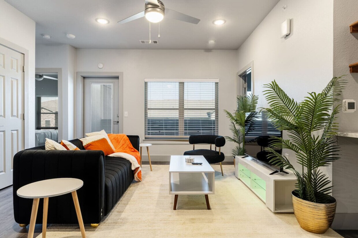 Foto principal - 3930 Westcliff Rd