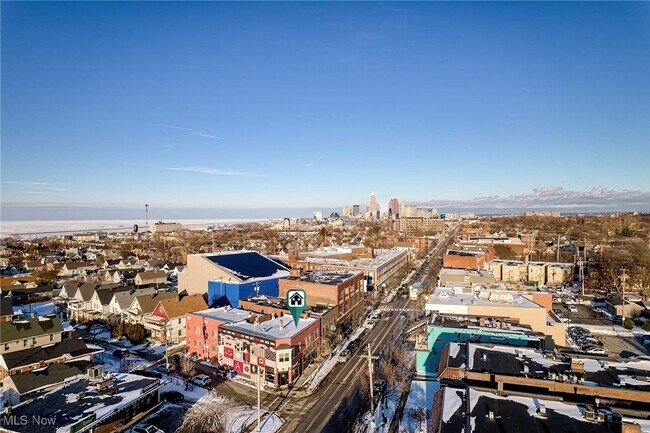 Foto del edificio - 1387 W 69th St