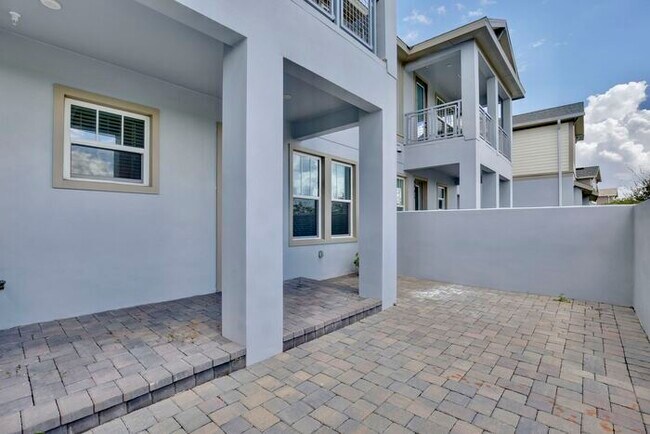 Foto del edificio - Stunning 3/2.5 Modern Townhome with a Priv...