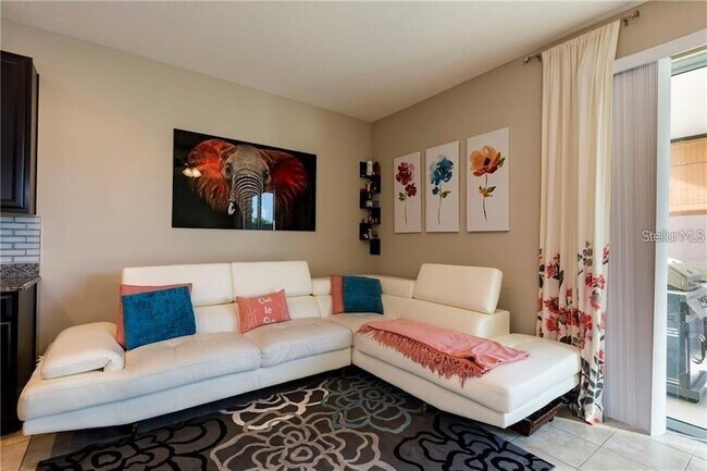 Foto del edificio - 6959 Towne Lake Rd