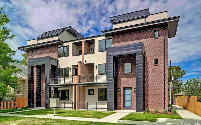 Frente de las casas adosadas - 25 S Washington St