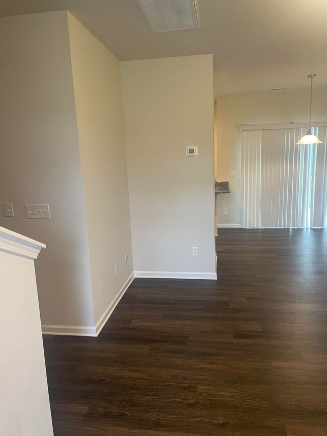 Building Photo - Luxury Living
