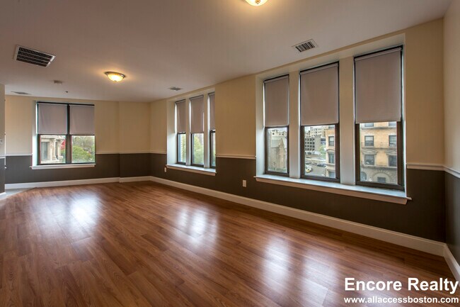 Building Photo - 1126 Boylston St