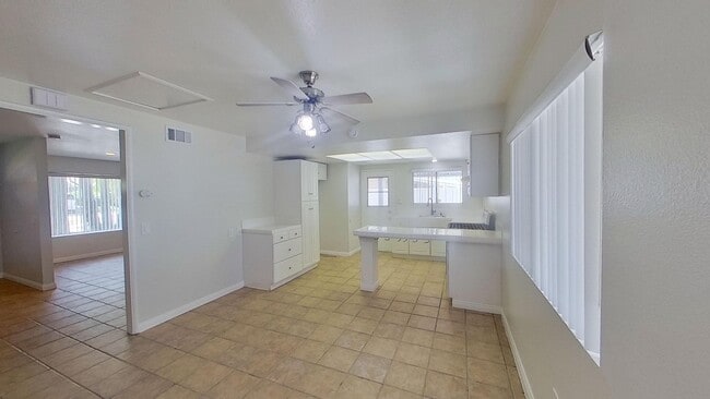 Building Photo - 121 Greentree Ln